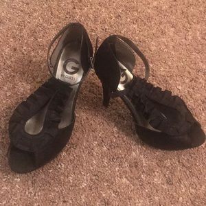 Guess black strappy ruffle heel